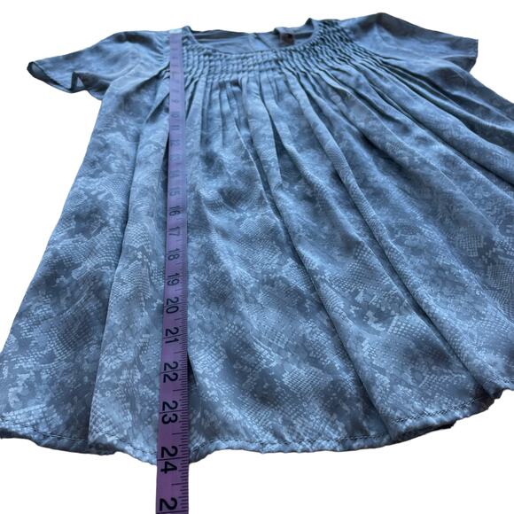 Women's DOLAN Anthropologie Gray Blouse Snake Print Short Sleeve Pleated Top S - Picture 10 of 10